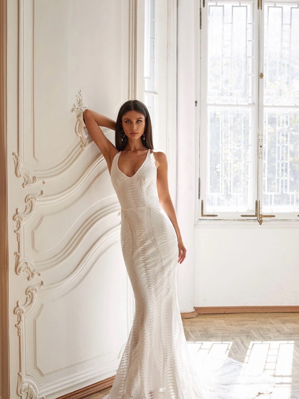 Alamour The Label Ivory Textured V-Neck Fitted Gown